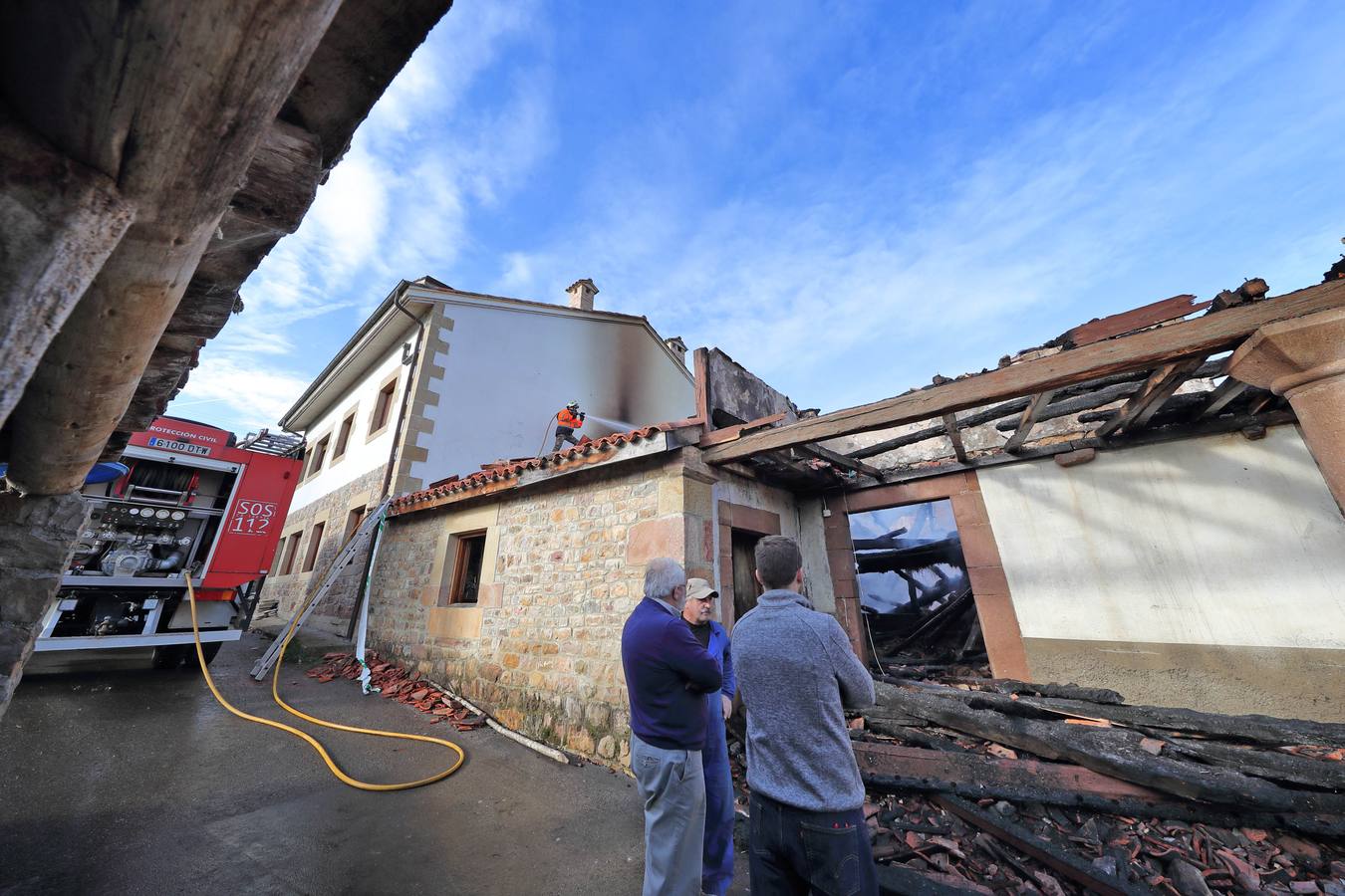 Un incendio destroza una vivienda en Rioseco