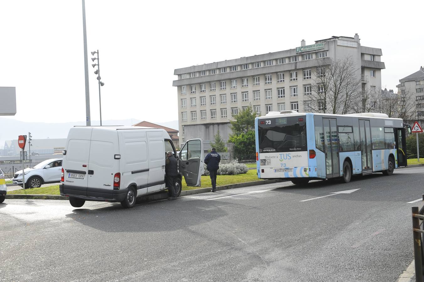 Accidente en la rotonda de Valdecilla