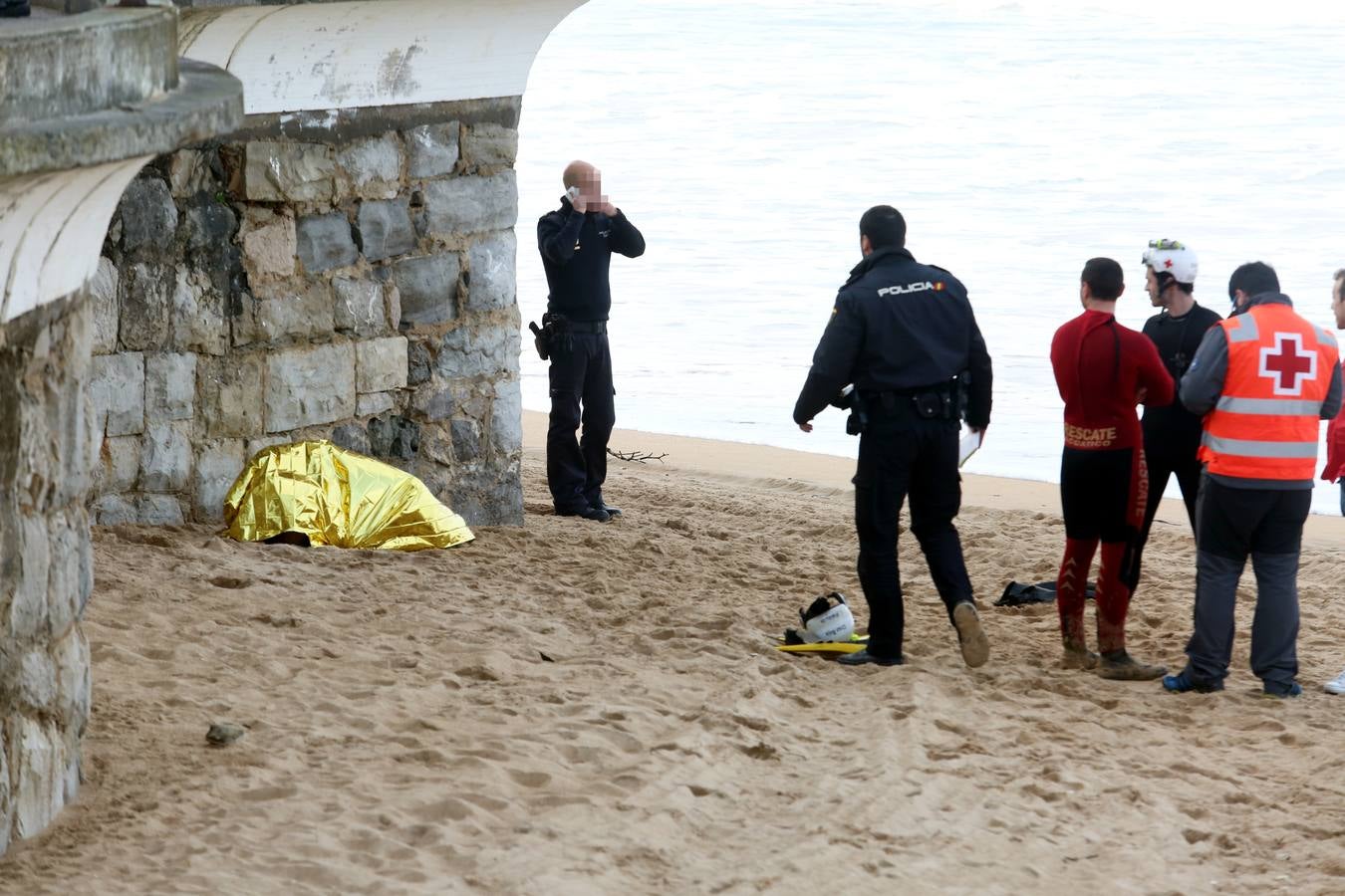 Dispositivo policial ante el hallazgo de un cadáver en El Sardinero