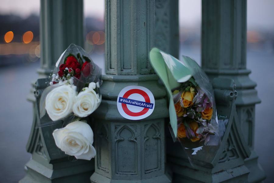 Una multitudinaria vigilia rinde homenaje a las víctimas del ataque en Londres