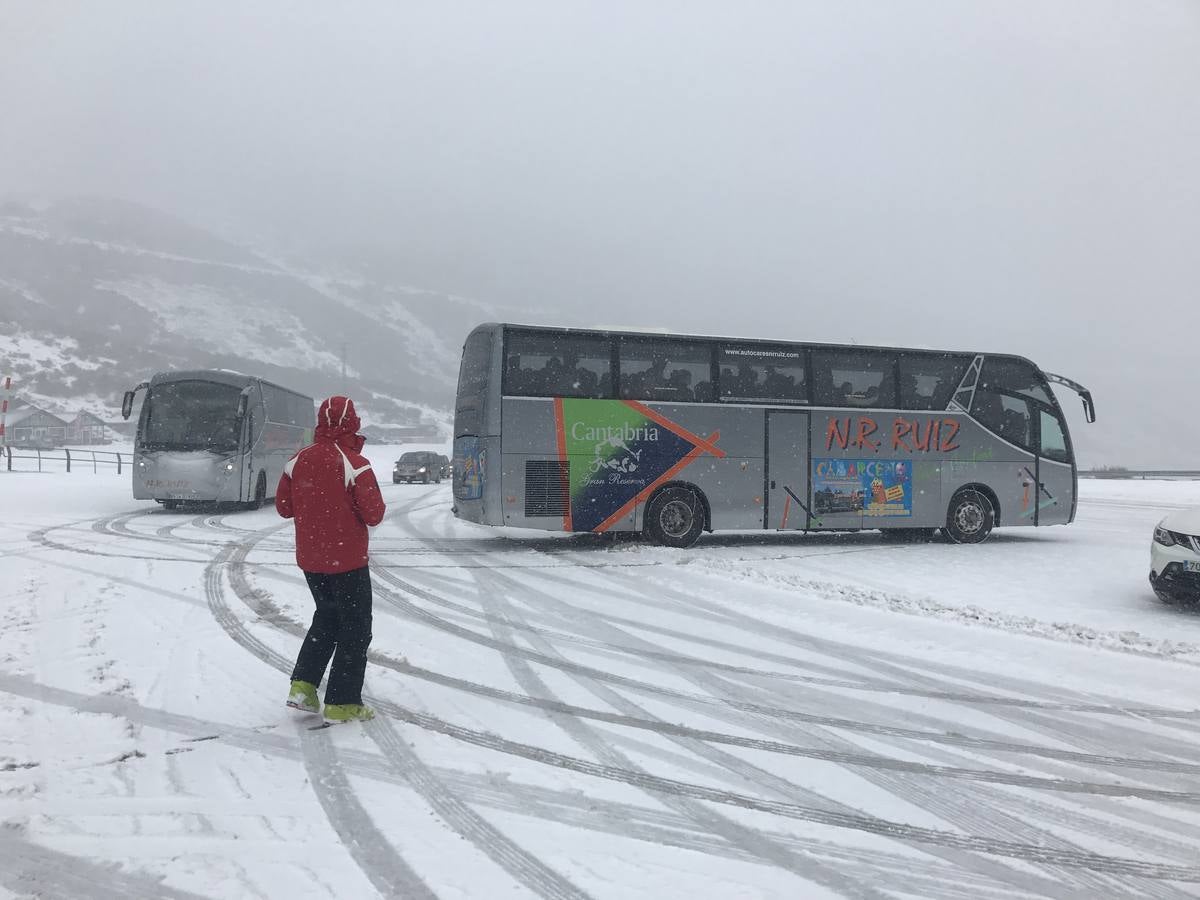 Nieve recién caída para la prueba de snowboard