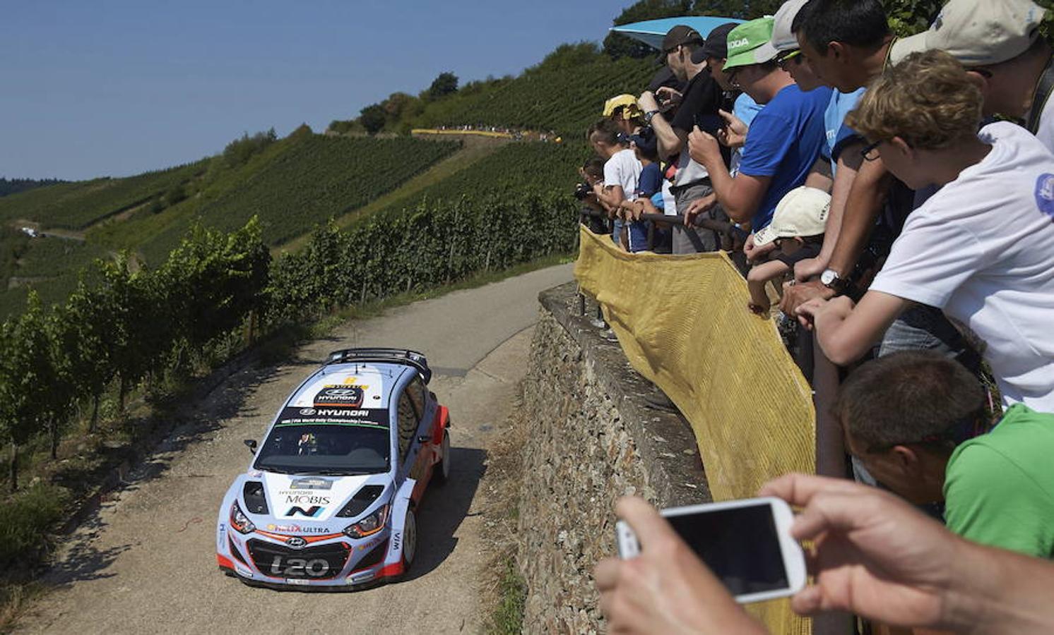 Dani Sordo ocupa podio provisional en el Rally de Córcega