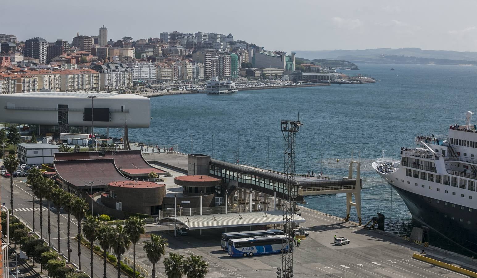 El Crucero Saga Sapphire atraca en el puerto de Santander