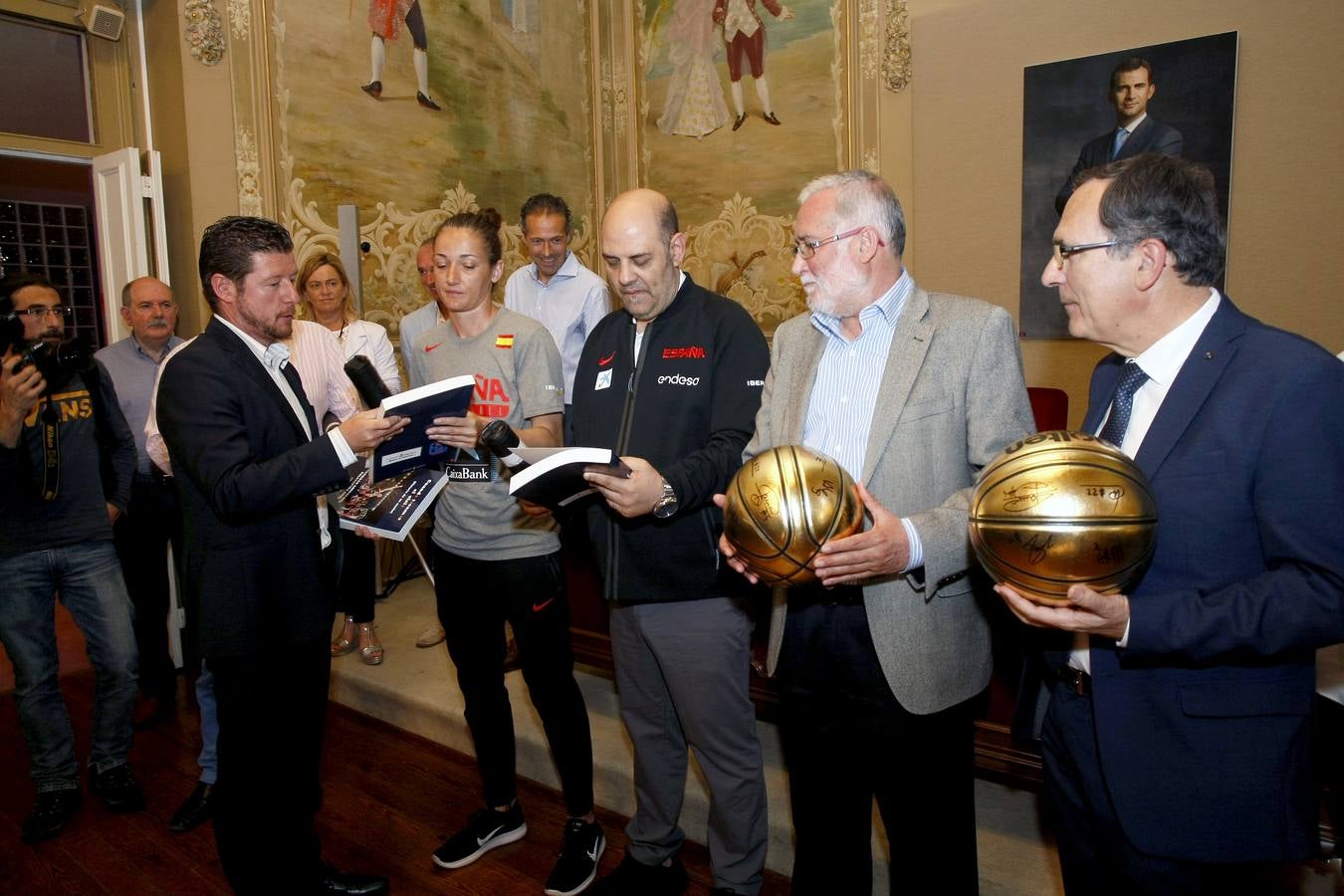Torrelavega recibe a la selección femenina de baloncesto
