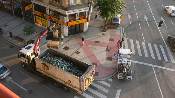Los trabajadores de las basuras amenazan con "medidas de presión" a las puertas del verano