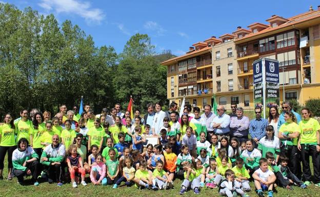 Inauguración 'olímpica' de la pista de Atletismo de Santa María de Cayón