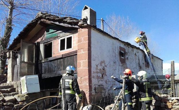 Extinguido un incendio en una cabaña de San Pedro del Romeral