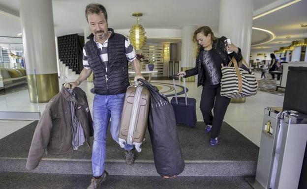 Los turistas anticipan las reservas de julio y los hoteles suben los precios