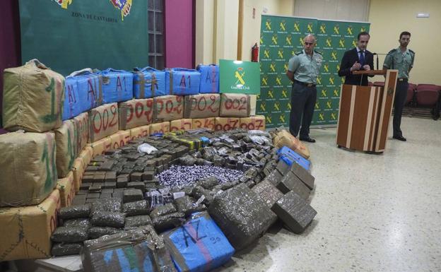 Un narco de Parbayón conduce a un alijo de cuatro toneladas