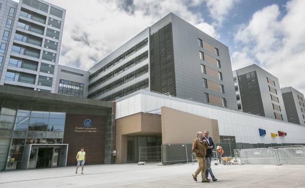 El Parlamento reclama 44 millones de Valdecilla y un 'trato justo'