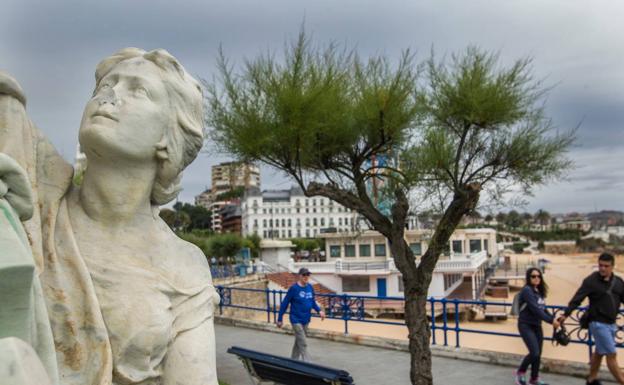 Mutilan el monumento a Linares