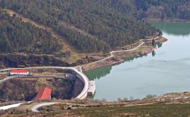 El Ministerio prohíbe a Cantabria coger agua del pantano del Ebro este verano