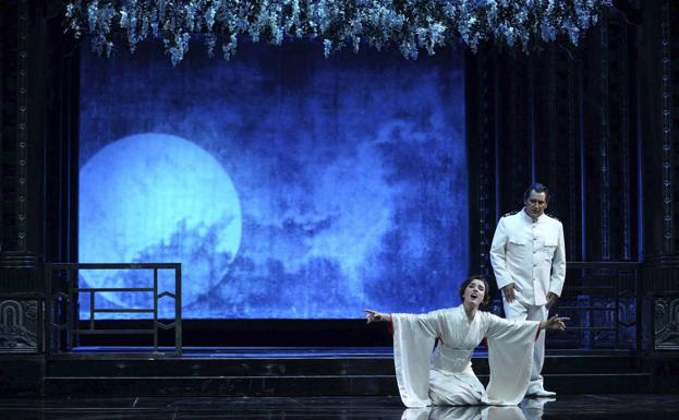 'La noche mágica' de Santander da la bienvenida a 'Madame Butterfly'