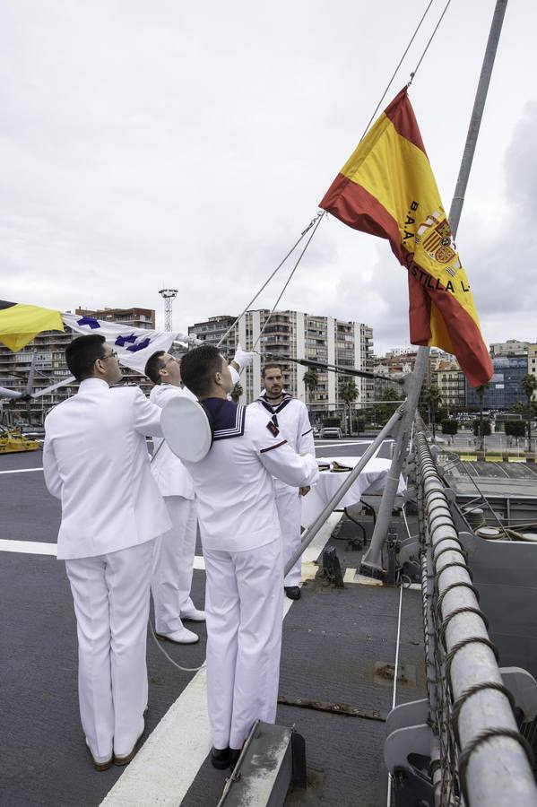 Entrega de la bandera de guerra al buque de la armada «Castilla», a cargo de Ruth Beitia