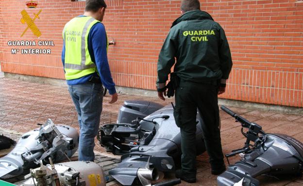 La Guardia Civil desmantela un grupo criminal dedicado a robar motores fueraborda