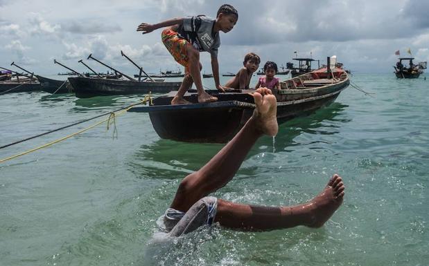 La pesca con dinamita y las drogas amenazan a los gitanos del mar en Birmania