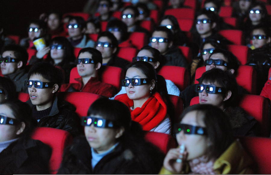 Los cines chinos proyectan un vídeo sobre los valores socialistas antes de empezar las películas