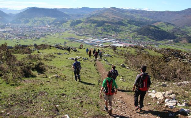 Un recorrido por las cumbres del valle de Buelna solo al alcance de valientes