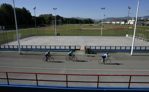 El Ayuntamiento expropiará a Sniace los terrenos del complejo deportivo Óscar Freire y del ‘Patatal’