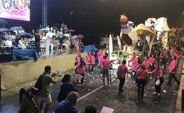 Marea de color en el Coso Blanco