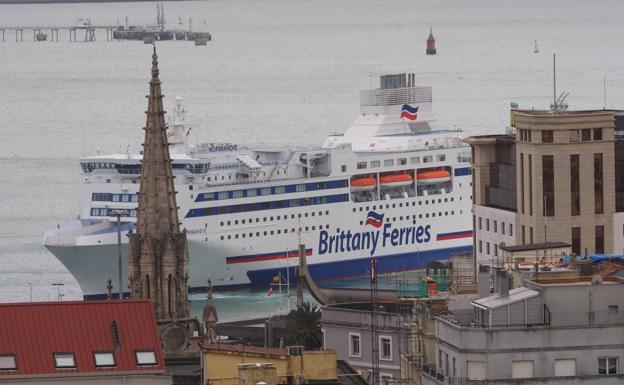 El británico juzgado por introducir 5 kg de éxtasis en el ferry dice que "no sabía que había droga" en el coche