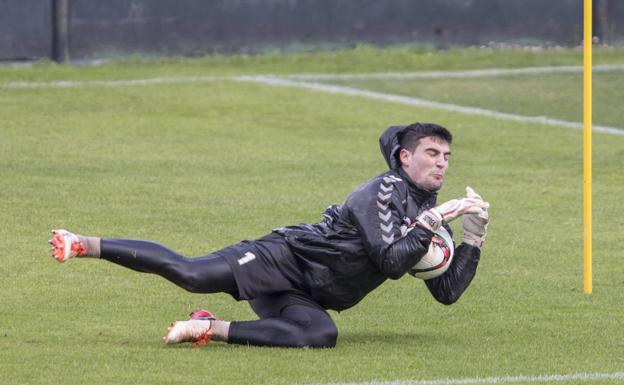 El Celta B ficha al cántabro Dani Sotres