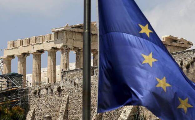 La Comisión Europea propone sacar a Grecia del procedimiento por déficit excesivo