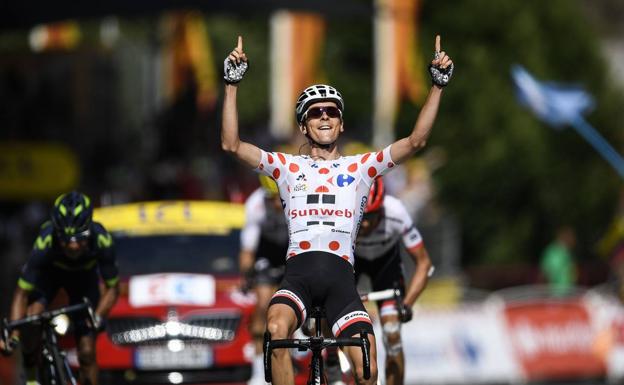 Barguil le 'roba' la etapa a Contador