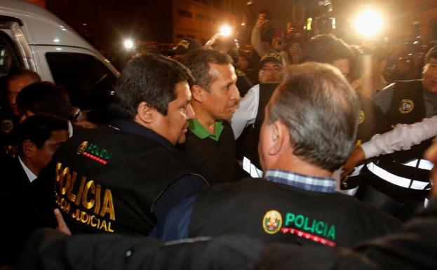 El expresidente de Perú Humala y su esposa ingresan en el calabozo del Poder Judicial