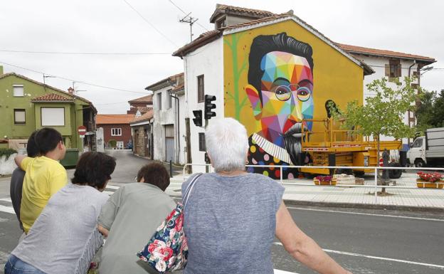 Okuda retrata de nuevo a Pereda en la casa de La Cochera