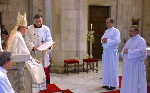 El obispo pide "disponibilidad, servicio y oración" a los dos nuevos diáconos