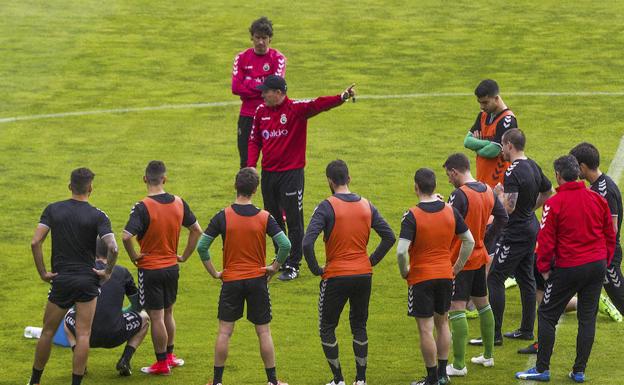 El Racing arranca este lunes en La Albericia con 16 jugadores del primer equipo