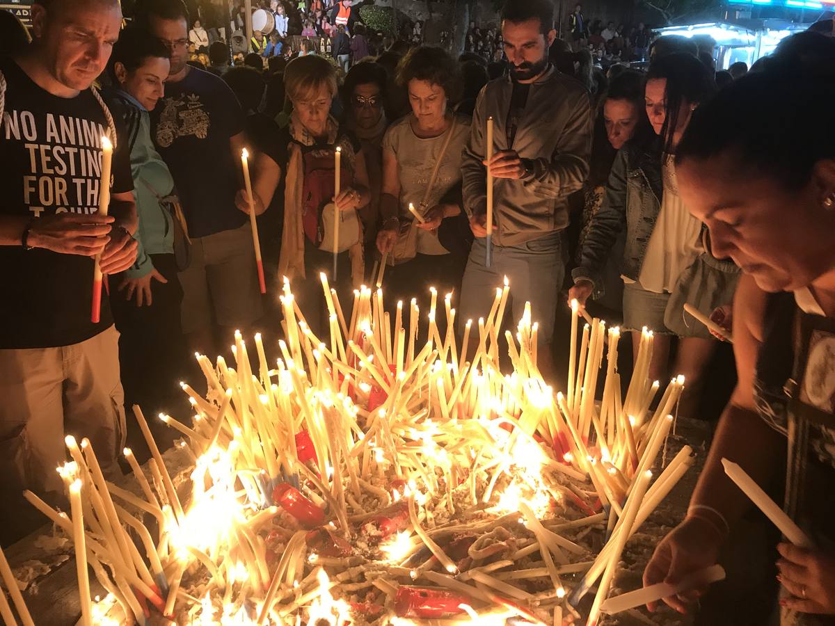 Miles de romeros pasan la madrugada con la Virgen del Carmen en Revilla de Camargo