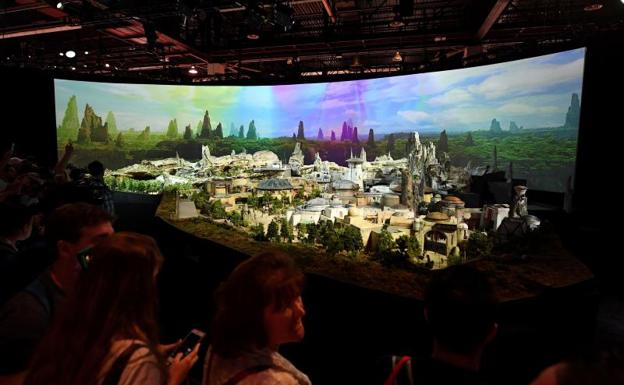 Disney muestra la maqueta del parque temático de 'Star Wars'