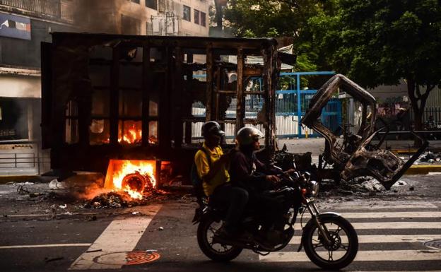 Muere un hombre quemado vivo en una manifestación en Venezuela