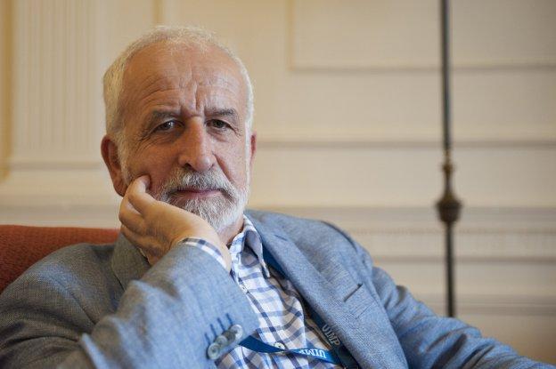 «El que comete faltas en internet, no es por la red, sino porque no aprendió bien»