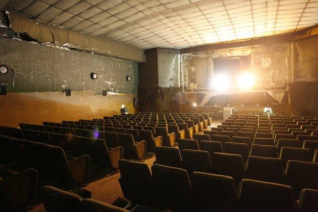 El estudio para conocer el futuro uso del antiguo cine Pereda está paralizado