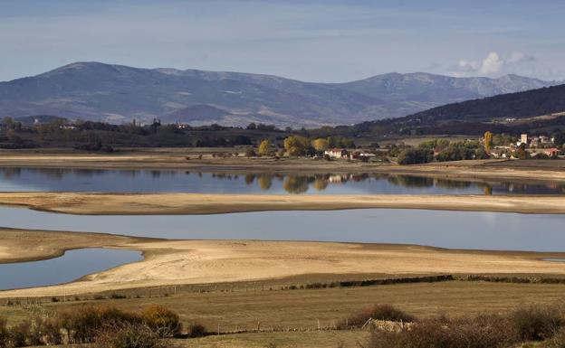 El embalse del Ebro pierde 10 hectómetros y sus reservas bajan al 40,7%