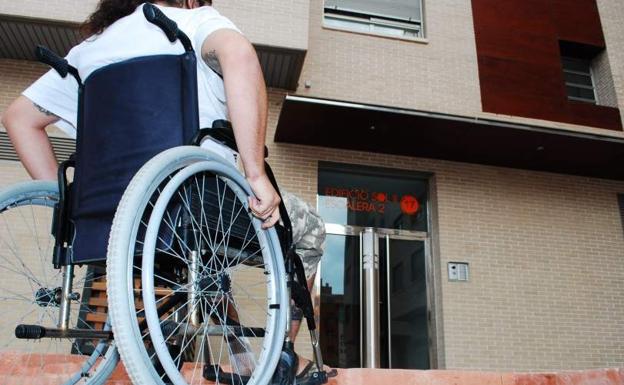 Más de 300.000 dependientes reconocidos continúan en la lista de espera para recibir ayudas