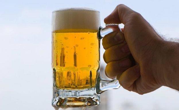 Conducir a 35 grados equivale a beber cinco cervezas