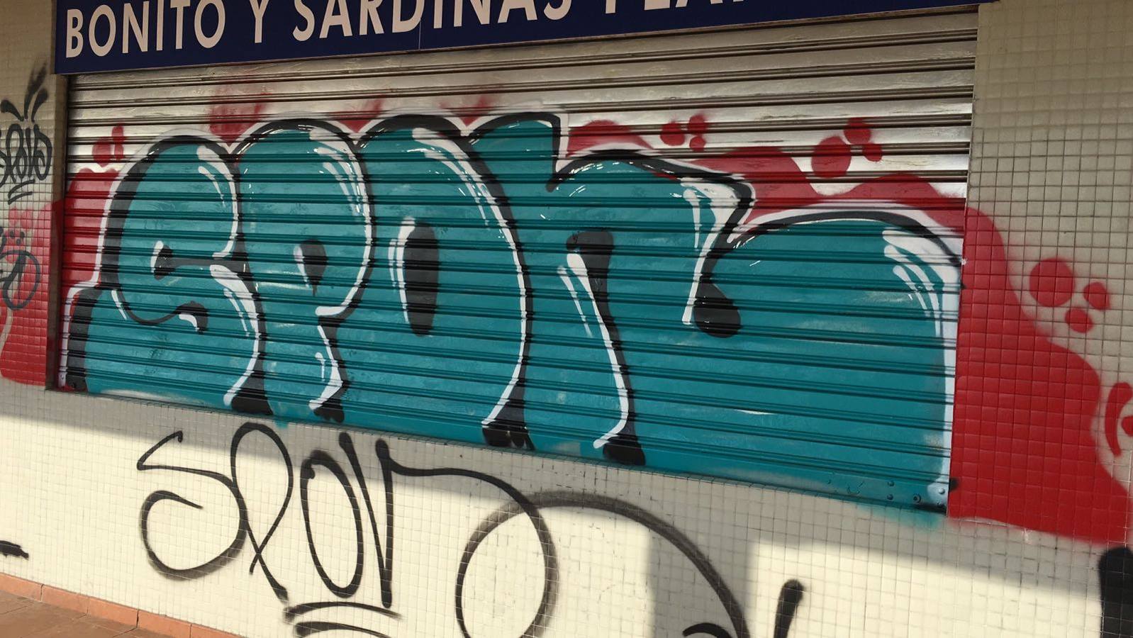 Grafitis en los bajos de El Sardinero