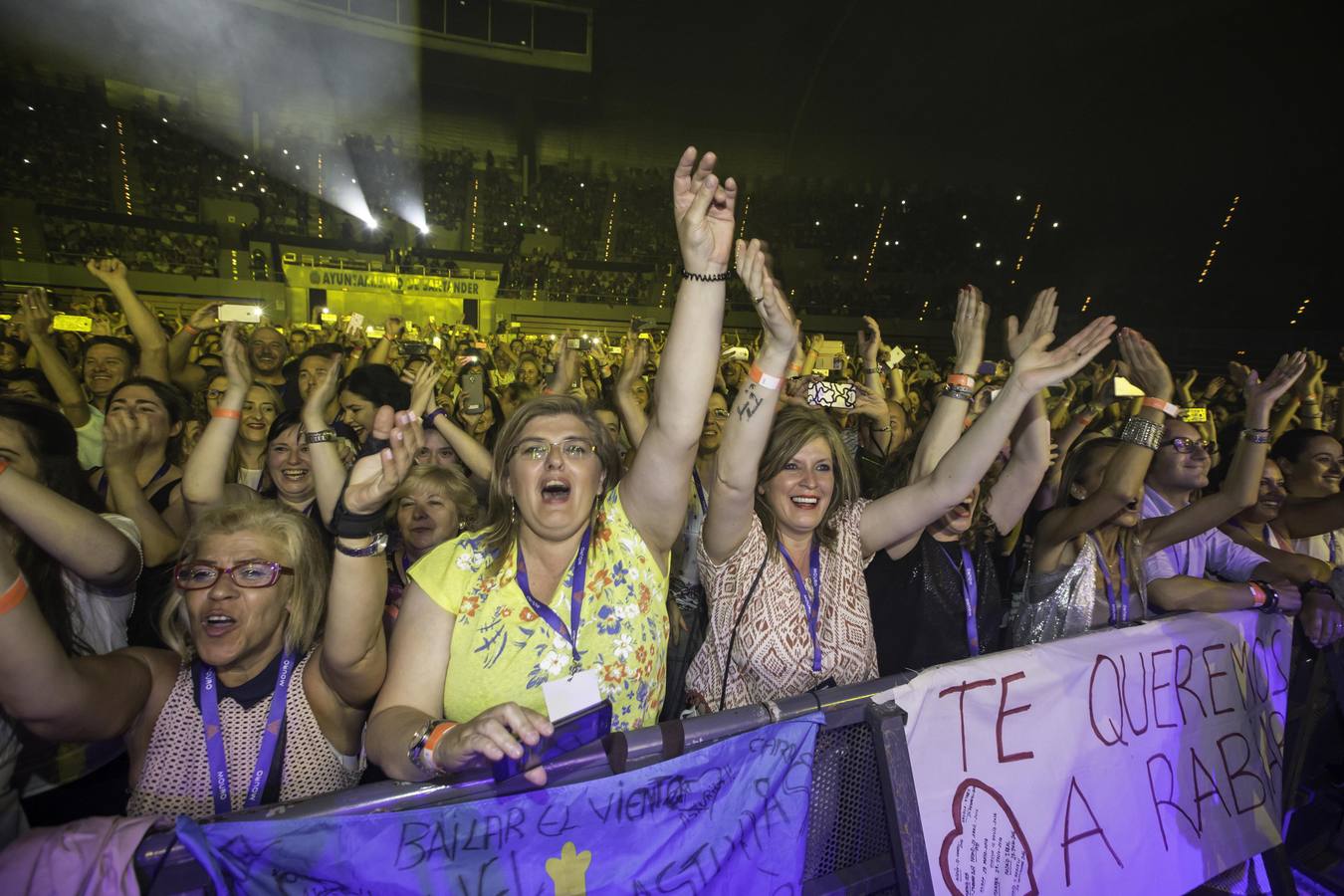 Manu Carrasco desata la locura en Santander