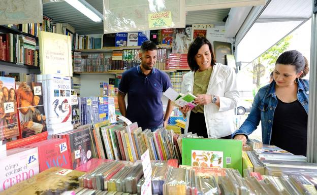 Abre la Feria del Libro Viejo