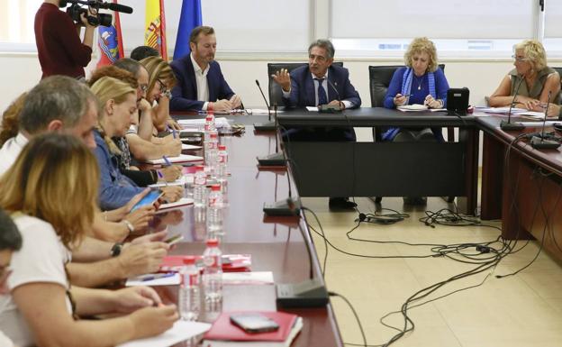 La reunión con el Gobierno no despeja las dudas de los empleados del CAD de Sierrallana