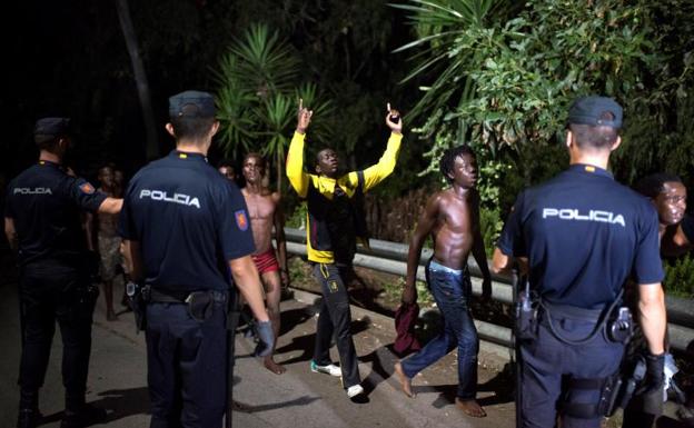 La Policía defiende su actuación en la frontera del Tarajal