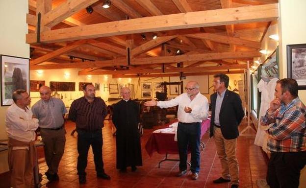 La exposición 'Un viaje a la tradición lebaniega' llega a Camaleño