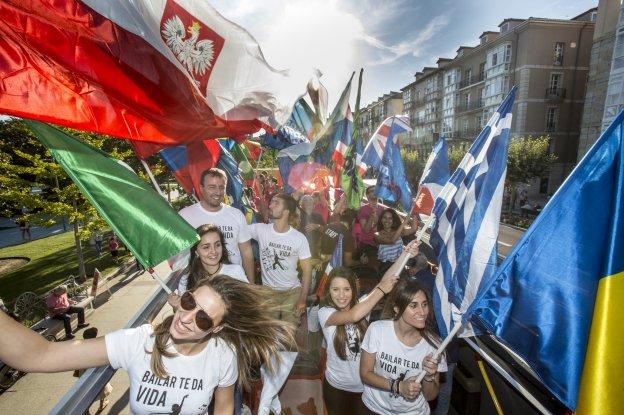 Un pasacalles de lo más internacional