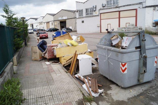 Camargo erradica una escombrera ilegal en La Maruca