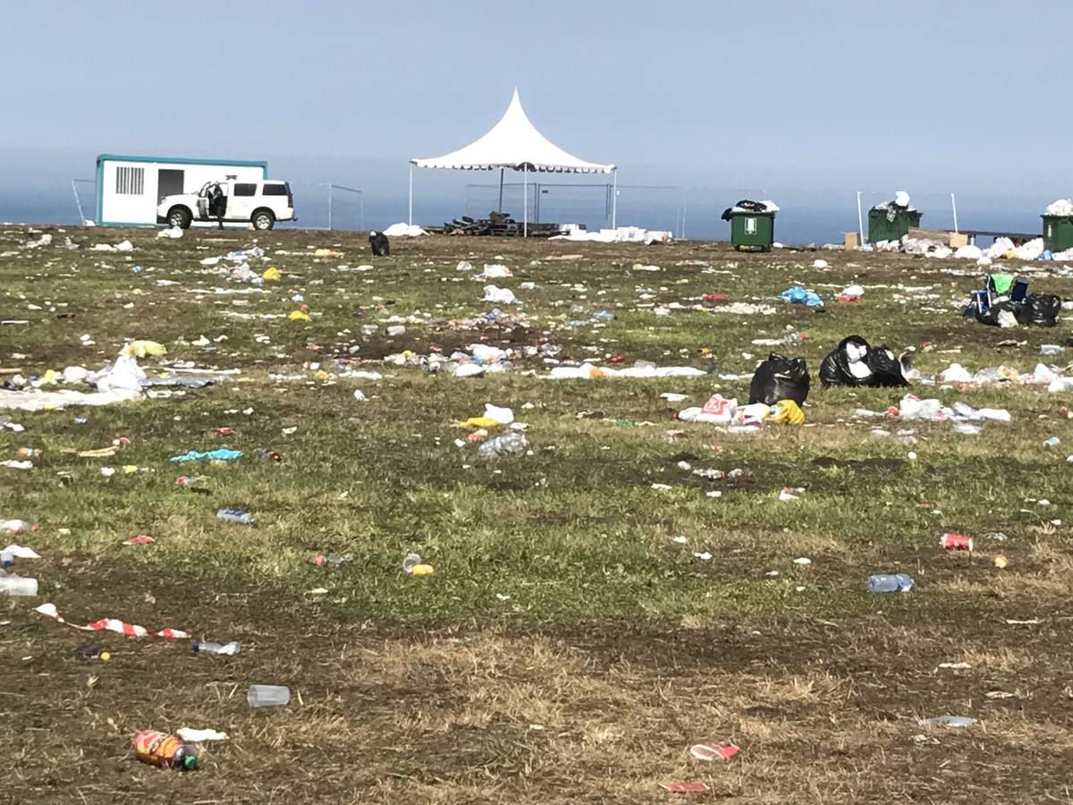 La basura que dejó el Delirium Festival en el cabo Quintres de Ajo