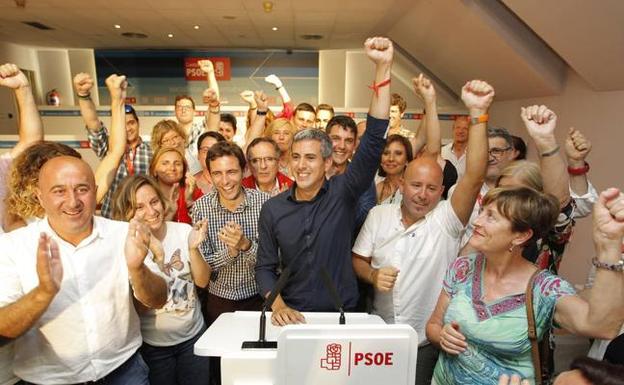 El PSOE congela hasta septiembre los cambios en sus consejerías